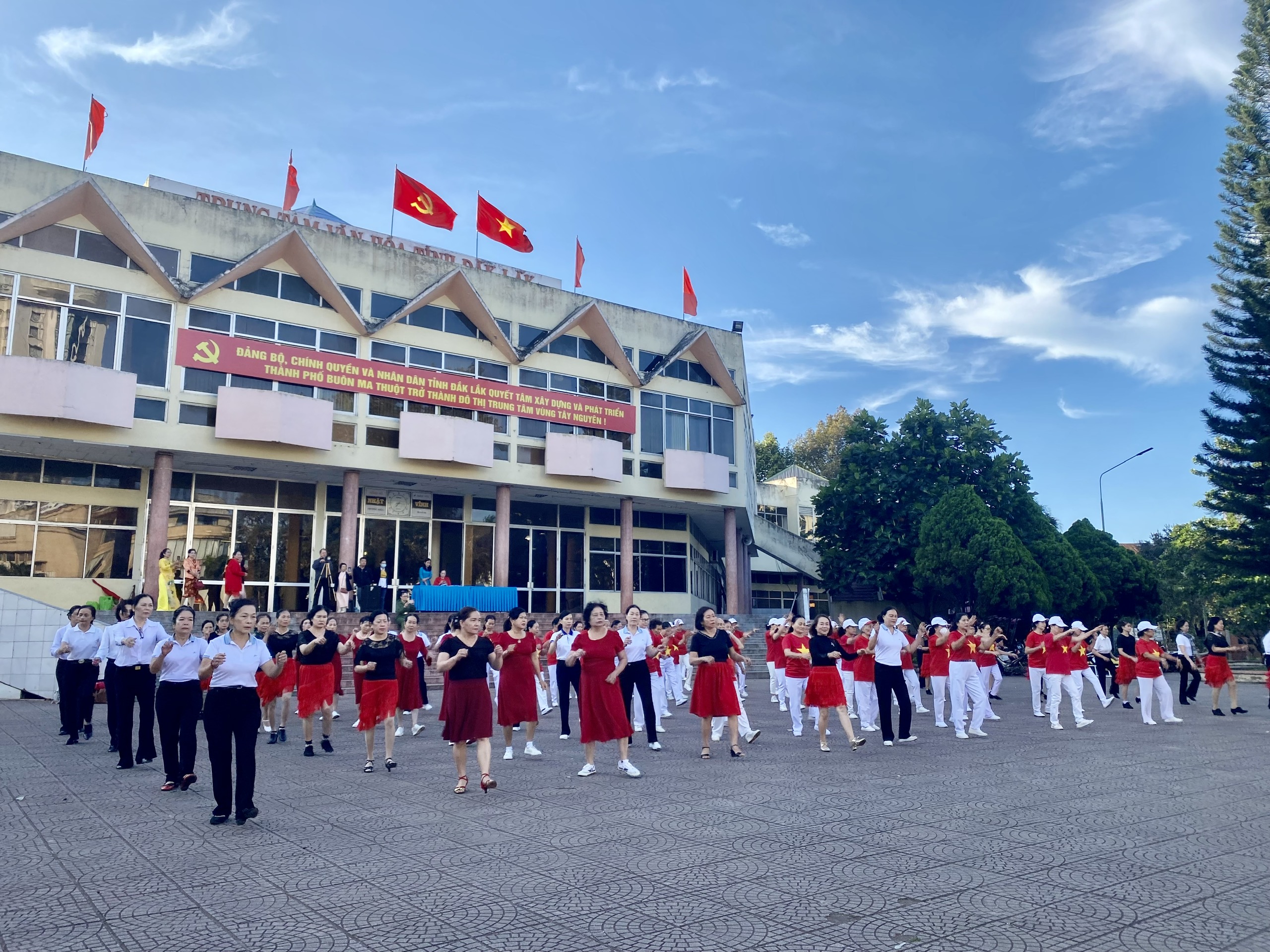 Câu lạc bộ Thể dục Dưỡng sinh Tổng kết hoạt động năm 2022 và triển khai Kế hoạch hoạt động năm 2023